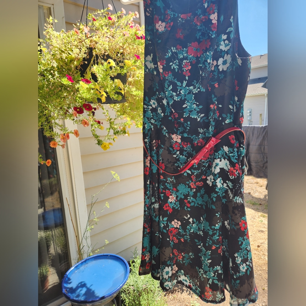 Beautiful floral Elle dress